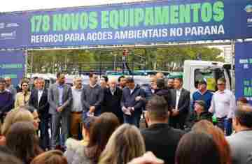 Ratinho Junior entrega novos caminhões e Gugu Bueno destaca reforço aos municípios do Oeste